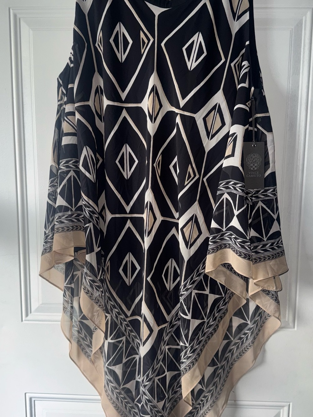 NWT Vince Camuto Black/White/Beige Geometric V-Neck Tie Sleeveless Blouse 2X